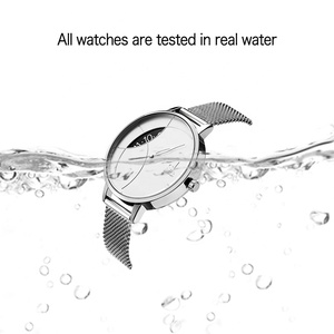 SHENGKE Offre Spéciale Logo personnalisé en acier inoxydable <span class=keywords><strong>montre</strong></span> à main de luxe évider <span class=keywords><strong>montre</strong></span>-bracelet à Quartz dame marque poignet nouvelle tendance - Product Image 4