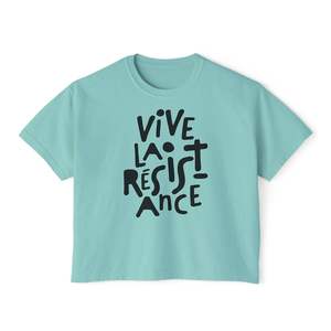 Top Corto Comfort Colors Vive La Résistance da Donna, Canotta Casual 100% Cotone con Stampa Frontale e Girocollo - Product Image 1