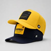 Casquette de Baseball Blanche Personnalisée 5 Panneaux avec Logo Écusson en Caoutchouc, Imperméable, Découpe Laser, Trous Percés Perforés, Casquette de Sport Camionneur