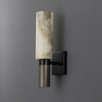 Lampe murale de luxe moderne en albâtre naturel espagnol, design créatif en laiton, idéale pour couloir d'hôtel, allée de villa et applications résidentielles.