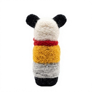 Meilleure figurine d'animal de Noël traditionnelle en laine tricotée à la main, écologique, motif panda, 100 % laine certifiée, petite taille - Product Image 4