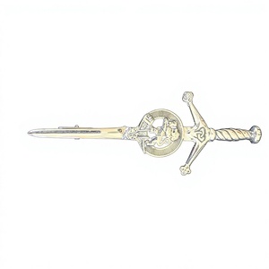 Broche Tradicional de Espada y León Rampante, Pin para Kilt Escocés Celta, Pin de Solapa en Tono Plateado - Product Image 1