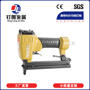 Pistolet à clous pneumatique Mete N819 à couronne large 19 mm pour le travail du bois, les portes et le clouage de chevaux - Product Image 1