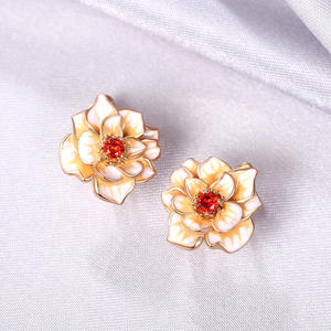 Orecchini a Perno E2043 con Fiore Dorato, Placcati in Oro, Montatura a Castone, Gioielli Romantici in Cristallo per Uso Quotidiano Femminile - Product Image 4