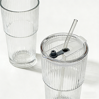 Ensemble de verres à boire élégants en verre côtelé de 20 oz avec couvercles et pailles, en verre épais durable pour café glacé