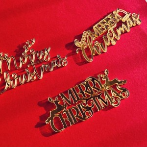 ของตกแต่งเค้กคริสต์มาสอะคริลิค รูปแบบ "มีเรสคริสต์มาส" สำหรับงานปาร์ตี้วันหยุด - Product Image 3