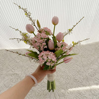 Bunga Tulip Buatan Tangan Lembut Realistis Gaya Korea, Nuansa Segar Pink, untuk Foto Pernikahan, Pengantin Memegang