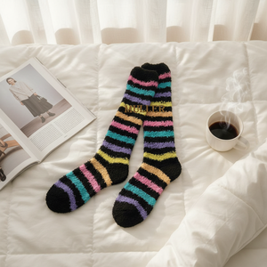 <span class=keywords><strong>Chaussettes</strong></span> hautes en peluche jacquard pour femmes - <span class=keywords><strong>Chaussettes</strong></span> d'hiver moelleuses avec motif rayé pour un usage quotidien - Product Image 5