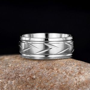 Anello Minimalista Texturizzato, Accessorio Versatile per Uso Quotidiano, Design Elegante e Moderno per Donne - Product Image 1