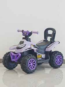 سيارة أطفال كهربائية 2025 مع مقبض دفع ومظلة، سيارة شعبية للأطفال من سن 1 إلى <span class=keywords><strong>3</strong></span> سنوات مع تحكم يدوي ودواسات - Product Image 3