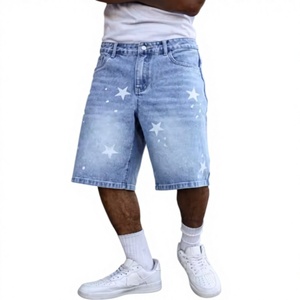 Shorts en jean bleu pour homme pour le printemps et l'été, avec des étoiles imprimées sur les jambes, élégants et faciles à assortir. - Product Image 1