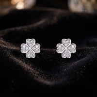 925 Sterling Silber Feiner Schmuck Trendige Vierblättrige Glücksklee-Design Zirkon-Ohrstecker für Damen Großhandel