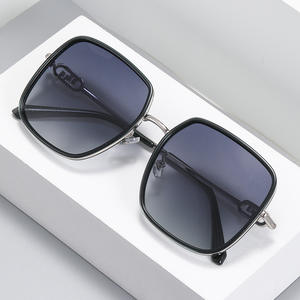 Nouvelles lunettes de soleil polarisées à monture carrée pour femmes, verres TAC UV400, monture noire, protection solaire tendance pour l'extérieur - Product Image 3