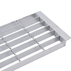 Marches et marches d'escalier en acier galvanisé antidérapantes et antirouille, légères, pour passerelles et bâtiments industriels, personnalisables et modernes - Product Image 4