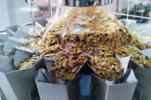 Máquina de Envasado de Alimentos de Alta Velocidad Multi-Estación para Cubos de Azúcar Roja Granulada Sólida, Snacks, Bolsas Pequeñas y Grandes - Product Image 4