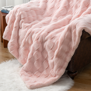 Plaids doux, élégants, luxueux et chauds en fausse fourrure de lapin gaufrée tie-dye froissée et bouclée, pour l'hiver - Product Image 3