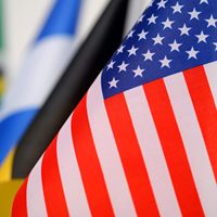 Drapeau de l'Amérique personnalisé en gros Base en plastique nylon Polyester Mini pays bureau national drapeaux de bureau