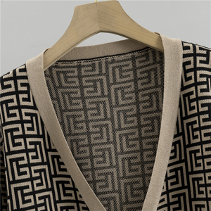 Set Tre Pezzi Autunno Inverno 2026: Giacca con Stampa e Scialle + Maglia a Collo V + <span class=keywords><strong>Pantaloni</strong></span> a <span class=keywords><strong>Gamba</strong></span> <span class=keywords><strong>Larga</strong></span> - Product Image 6