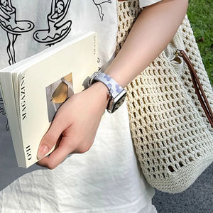 Correa de Reloj de Cuero Genuino con Estampado Floral para Mujer, Compatible con <span class=keywords><strong>Apple</strong></span> <span class=keywords><strong>Watch</strong></span> Ultra/Ultra 2 49mm / <span class=keywords><strong>SE</strong></span> / <span class=keywords><strong>SE</strong></span> (<span class=keywords><strong>2022</strong></span>/2023) 44mm - Product Image 1