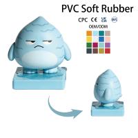 Figurine en vinyle PVC souple personnalisée sans MOQ, couleur au choix, mignonne, pour les jours de pluie, avec parapluie