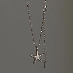 Collar con Colgante Azul Marino de Plata de Ley S925 para Mujer, Diseño de Nicho con Racimo de Flores y Diamantes - Product Image 5