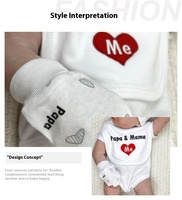 Ensemble de 5 pièces personnalisé pour nouveau-né (Maman & Papa) : Barboteuse, Bavoir, Moufles et Bonnet à manches longues – Vêtements unisexes respirants 100 % coton