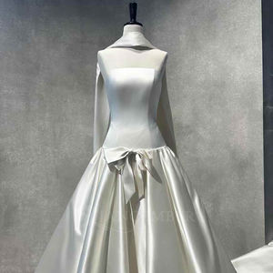 Robe de mariée moderne et élégante NT09, col bateau, en tulle, longue, avec appliques en dentelle et broderies florales en cristal - Product Image 5