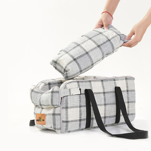 Outdoor-Hundetransporttasche Auto-Haustierbett Stoßfest Tragbare Reise-Luxus-Hunde-Autositz-Armlehne Mittelkonsole Sitzerhöhung mit Gurt - Product Image 6