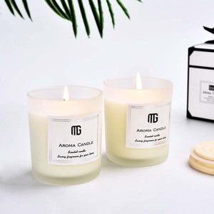 เทียนหอมกลิ่นเฉพาะตัวในขวดแก้วใสหรูหราพร้อมฝาไม้ - Product Image 3