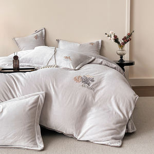 Großhandel 4-teilige bestickte doppelseitige Winter milch Fleece Bettwäsche Set Coral Flanell Quilts mit Bettwäsche Double Size Modern - Product Image 2