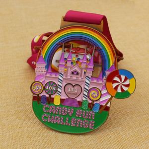 Médaille professionnelle personnalisée en émail doux arc-en-ciel paillettes bonbons course défi avec château - Product Image 1