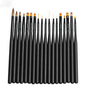 Ensemble de pinceaux classiques en nylon pour nail art, incluant des pinceaux liner, biseautés, pour petites dégradées et plats, ainsi que des pinceaux éventail pour la décoration au gel - Product Image 1