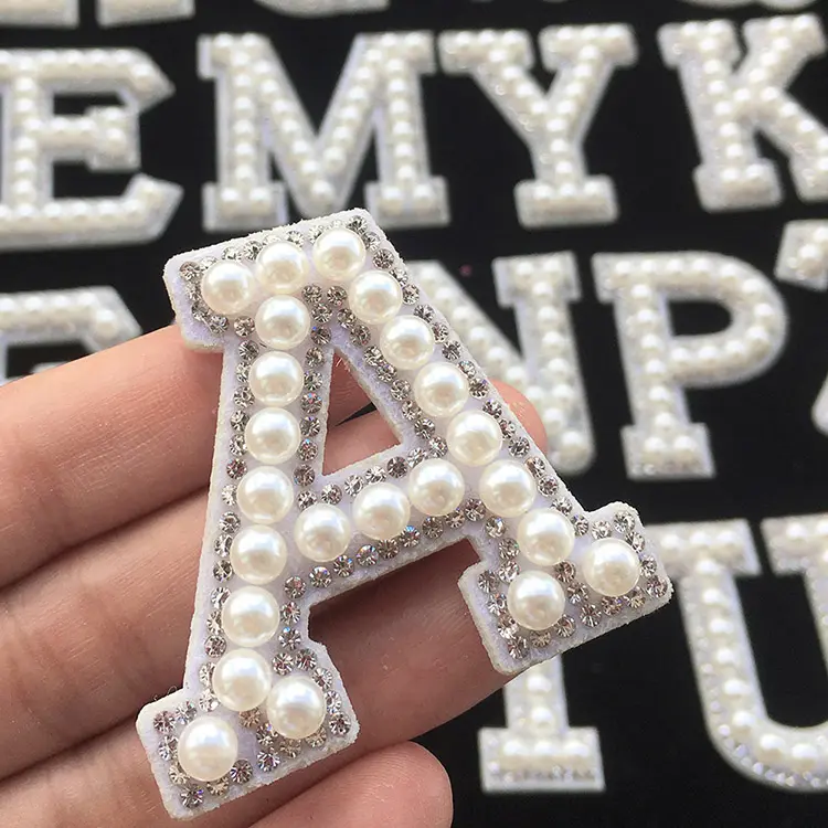 Vente en gros Alphabet perle strass mots à repasser sur patchs 4.5 pouces paillettes 3D fait à la main bricolage lettres patchs pour vêtements