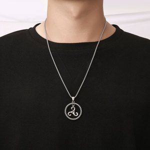 Collar con colgante circular tejido de acero inoxidable, diseño geométrico en tono dorado y plateado para hombres y mujeres SP874 - Product Image 3