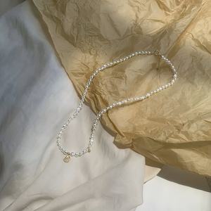 Collar Wenchi Fu Pai de Perlas Barrocas Naturales con Baño de Oro de 14k y Plata Triturada, Modelo 17208 - Product Image 4