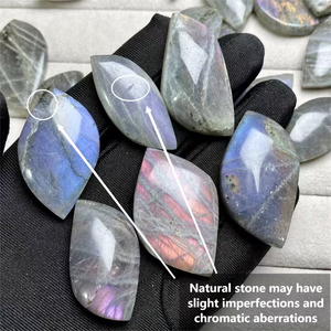 Labradorita Púrpura Natural con Destellos Iridiscentes, Cabujón Pulido en Forma de Hoja, Gema Suelta de Alta Calidad para Joyería DIY - Product Image 2