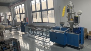 Máquina de producción de pajitas de bebidas coloridas de plástico 600-1400 pcs/min Máquina de fabricación de palitos de piruletas de plástico - Product Image 2
