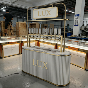 ตู้โชว์น้ำหอมแบบเคลื่อนที่พร้อมโครงสีทองปรับแต่งได้ LUX รถเข็นเติมน้ำหอมแบบเคลื่อนที่ ดีไซน์ตู้น้ำหอมลายทางแนวตั้ง - Product Image 2