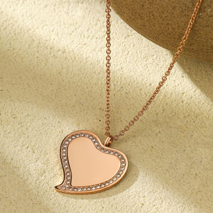 अच्छे गहने गुलाब सोने की pvd प्लेटेड स्टेनलेस स्टील क्रिस्टल पेंडेंट ट्रेंडी जोड़ी नेकलेस महिला पुरुषों के लिए कस्टम उत्कीर्ण नाम - Product Image 2