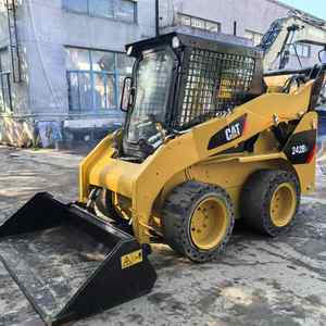 รถตักล้อยาง CAT 242B3 รุ่นปี 2020 รับน้ำหนักได้ 9 ตัน เครื่องยนต์ CAT ปั๊มไฮดรอลิกแท้จากโรงงาน สำหรับตรวจสอบด้วยวิดีโอ - Product Image 4