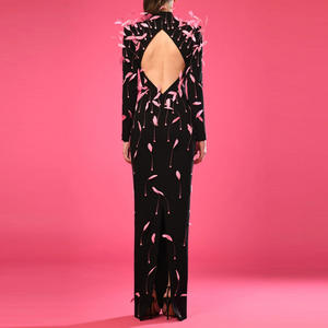 <span class=keywords><strong>ชุด</strong></span><span class=keywords><strong>ราตรี</strong></span><span class=keywords><strong>ยาว</strong></span><span class=keywords><strong>เปิด</strong></span><span class=keywords><strong>หลัง</strong></span>ตกแต่งด้วยขนนกลายจุดผ้าทอเนื้อละเอียดย้อมสีล้วนย้อมสี - Product Image 2