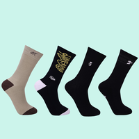 Chaussettes de sport personnalisées avec broderie de créateur pour hommes Chaussettes brodées personnalisées avec logo en coton respirant
