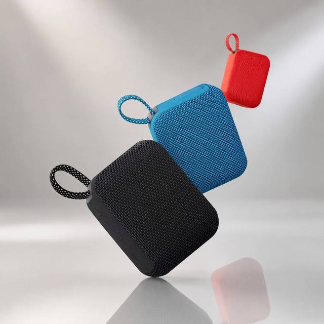 Portable  5.4 Speaker IP67 Waterproof TWS Stereo Pairing 10H Playtime Bassup DSP Compact Travel Speaker with Lanyard