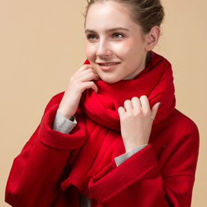 Écharpe longue en laine rouge unie pour femme, accessoire chaud pour le cou, idéal pour l'hiver et le quotidien - Product Image 2