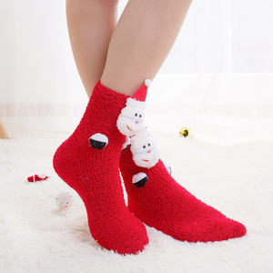 Chaussettes de Noël amusantes et assorties pour maman et bébé, chaussettes douces et chaudes en coton pour femme, chaussettes mignonnes avec Père Noël et rennes - Product Image 2