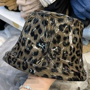Chapeaux seau en cuir PU verni brillant à motif léopard pour hommes et femmes chapeaux de pêcheur pour femmes chapeau Hip pop vente en gros - Product Image 3