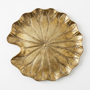 Assiette décorative en métal en forme de feuille, design oriental fait main, motif végétal poli, vaisselle et assiettes de fête - Product Image 1