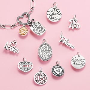 Colgante Temático Familiar James Avery de Plata de Ley S925, Diseño con Texto Grabado, Accesorios de Joyería DIY, para Hacer Pulseras y Collares - Product Image 1