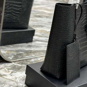 Nouveauté 2025 : Sacs de voyage et de shopping de luxe en cuir de vachette gaufré personnalisés, sacs à main sur mesure, sacs fourre-tout pour femmes - Product Image 2
