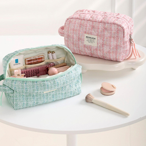 Bolsa de maquillaje acolchada de poliéster impermeable para mujer, bolsas de cosméticos de moda, organizador, cierre de cremallera, logotipo personalizable - Product Image 2